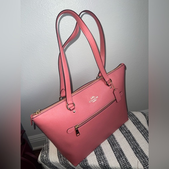 NWOT pink Coach Gallery Tote Bag with matching zippered Wallet - Picture 5 of 14